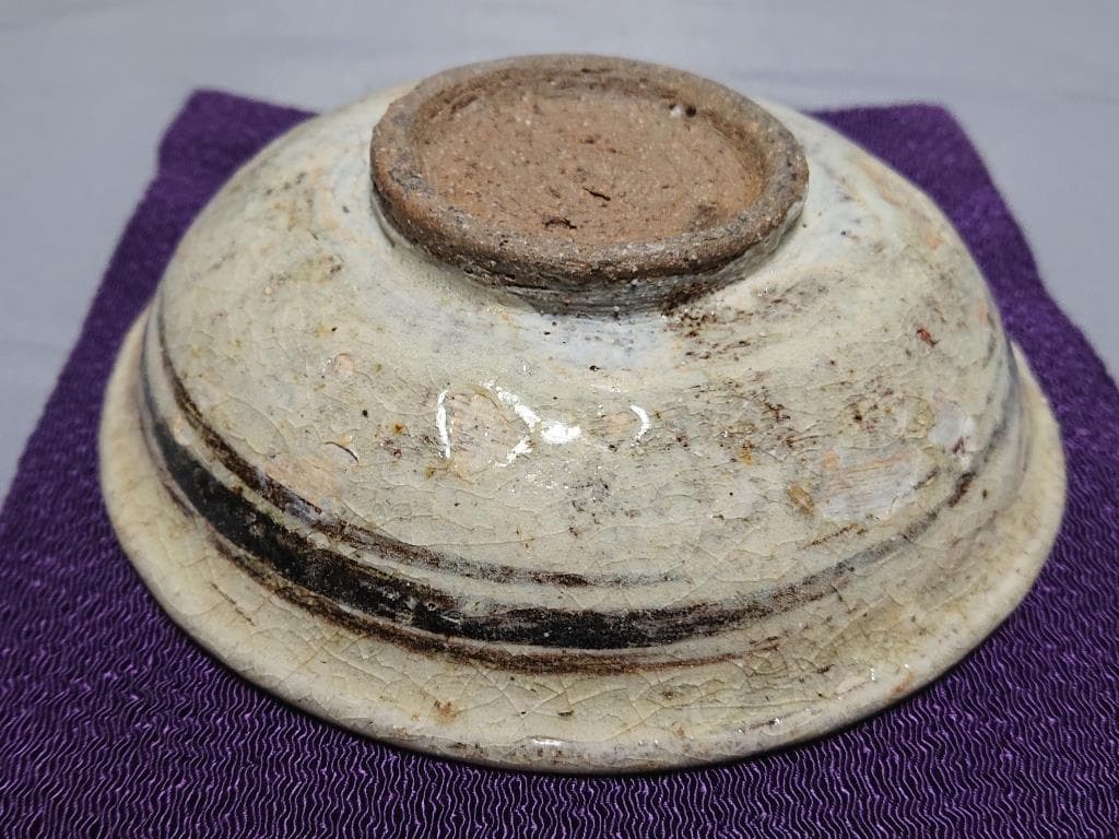 コレクター収集　貴重　タイ　スコータイ 初期 白濁鉄絵花・魚図皿