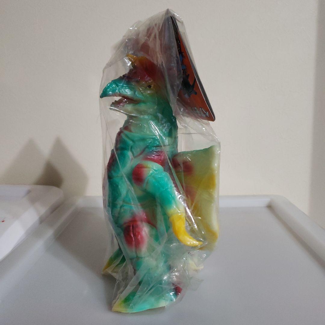 ベアモデル　ソフビ　ウルトラマン怪獣 翼付き カラフル