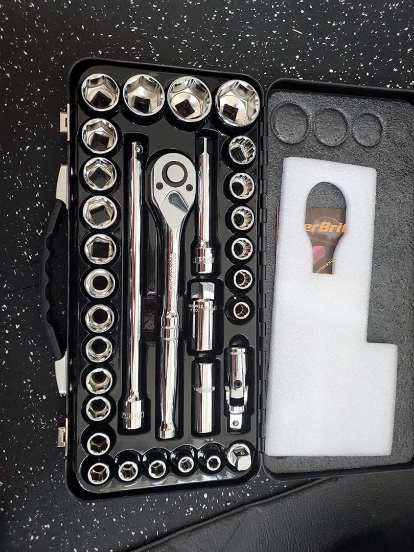 ソケットレンチ32点セット 鉄製収納ケース付き