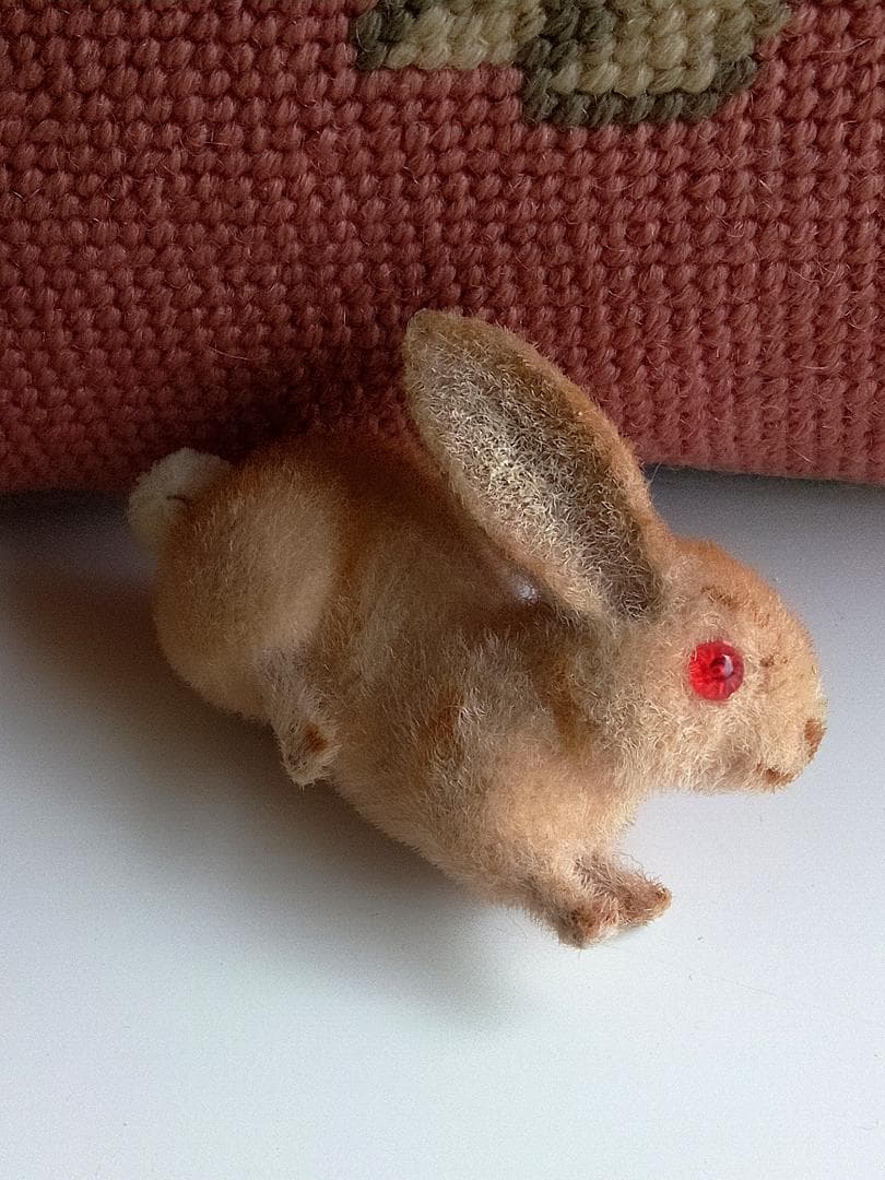 赤い眼の子うさぎ　旧西ドイツ　ヴィンテージ　ミニチュア　ワグナー　アンティーク