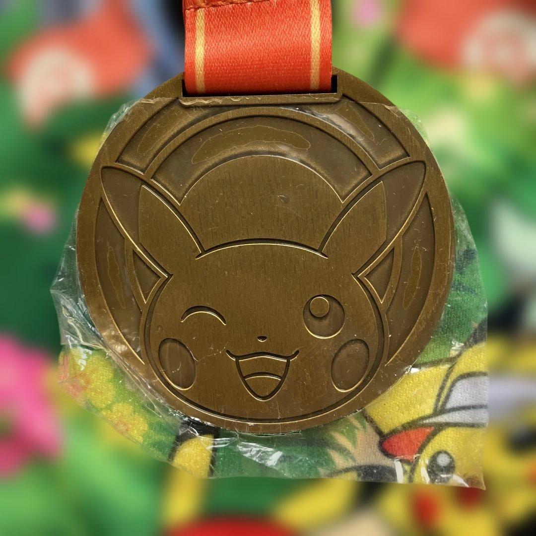 インドネシア　スラバヤ　ポケモン　マラソン　Tシャツ　バック　メダル