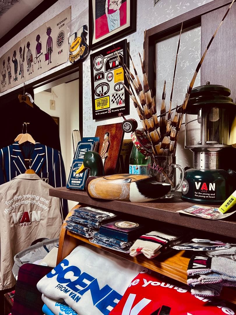 VAN Jacket Inc. オムニバスステッカー コレクション額装のモノ