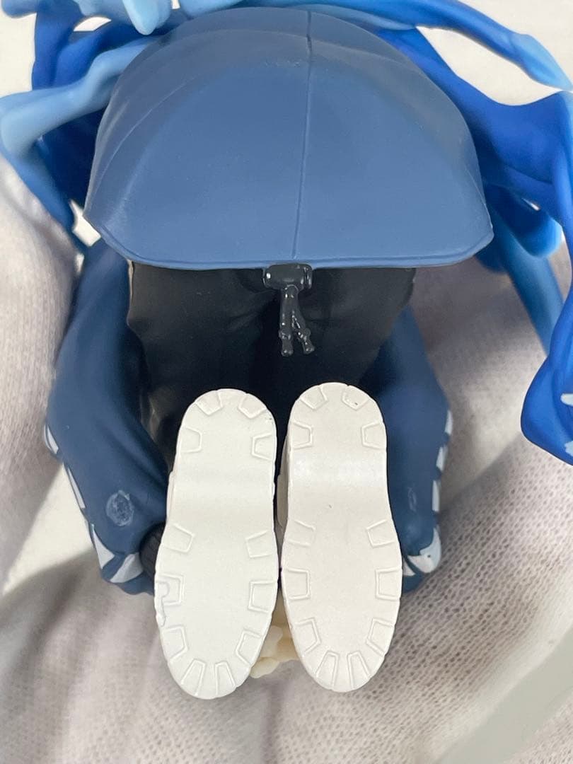 ツイステ　イデアシュラウド　フィギュア