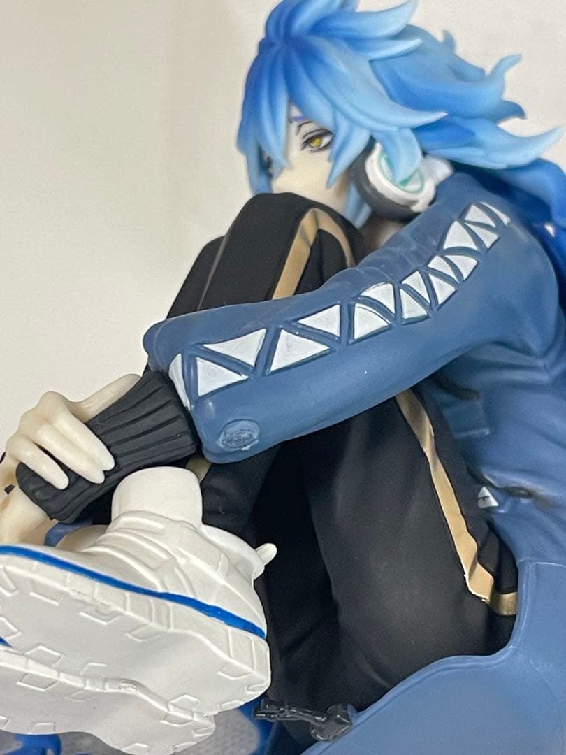 ツイステ　イデアシュラウド　フィギュア