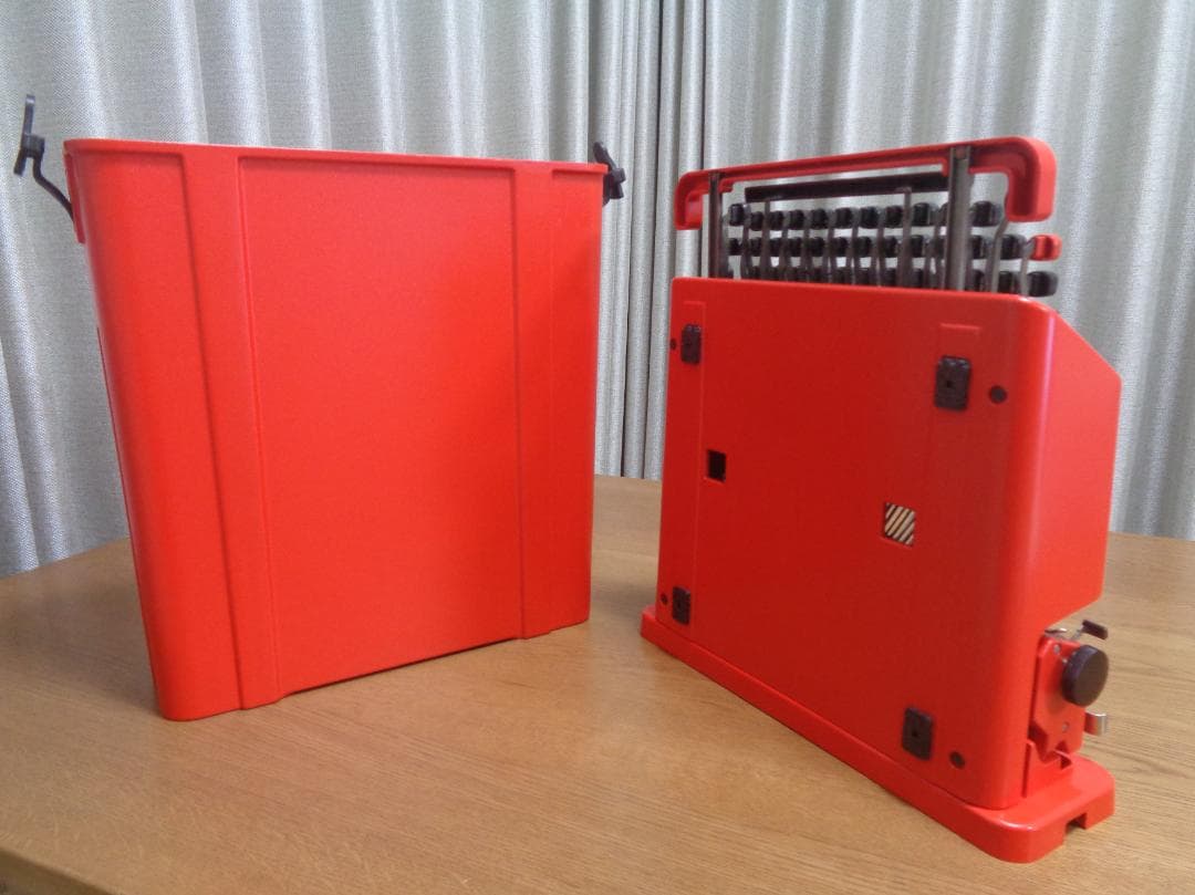 完動品　olivetti valentineタイプライター　時計じかけのオレンジ