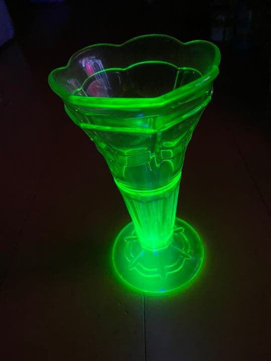 イギリス　アンティーク　ウランガラス　ゴブレット　英国　骨董