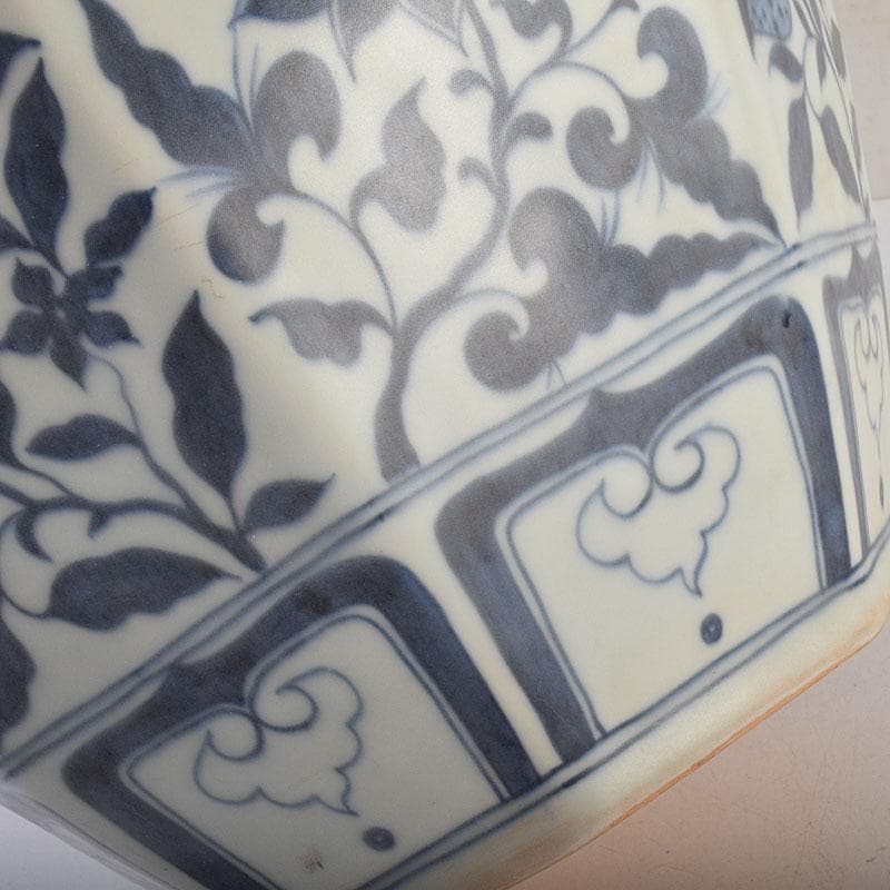 中国　青花　花弁文　八角面取瓶　壺　C　8945A