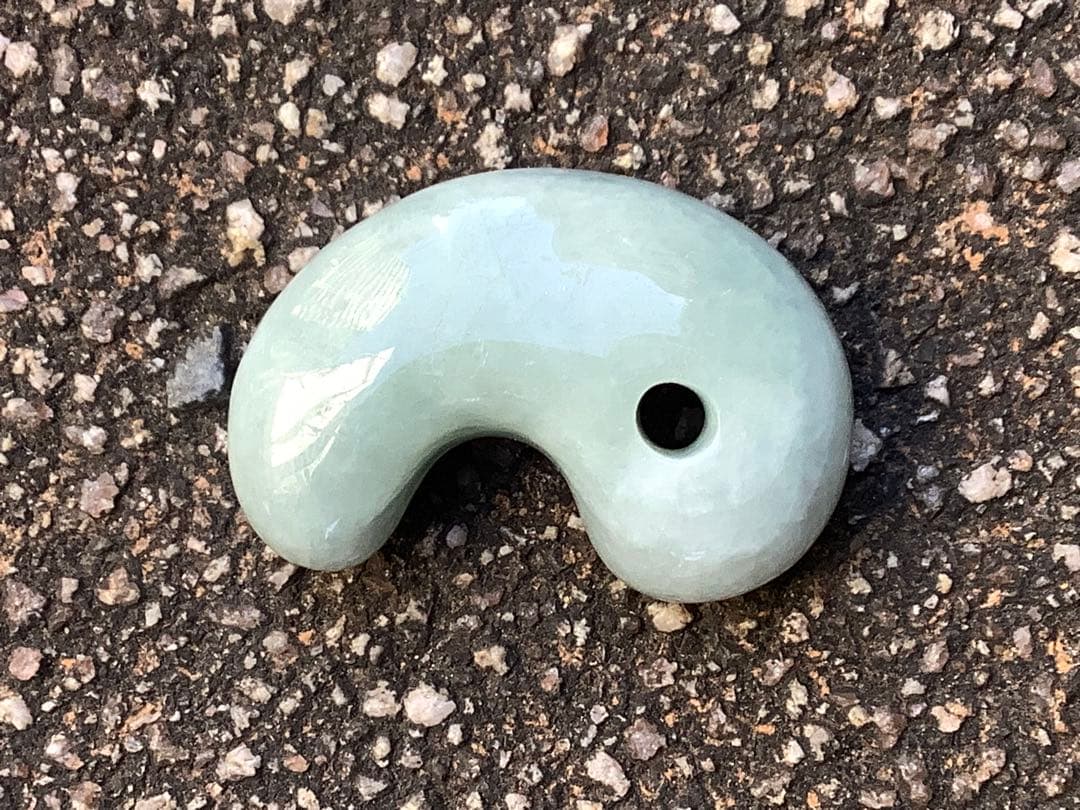 ✳神さまからの贈り物‼️糸魚川翡翠氷種勾玉　アイスジェイド　本物高額品　鑑別書付‼️