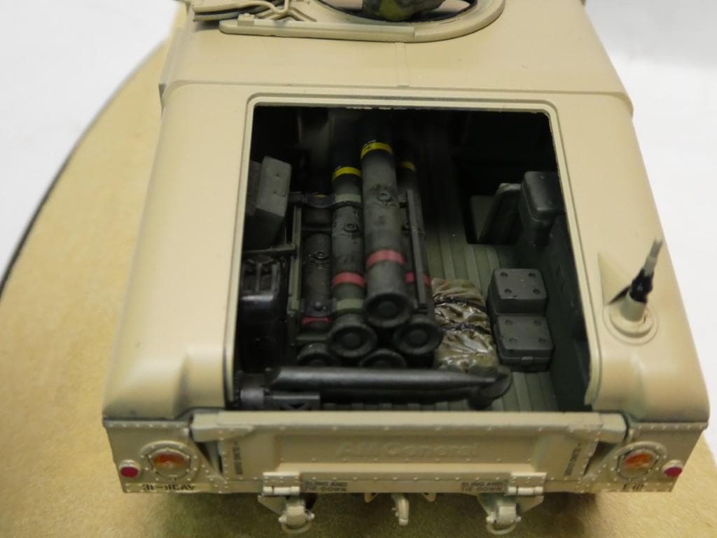 タミヤ　1/35　アメリカ陸軍 ハンビー TOW ミサイルキャリヤー　完成品