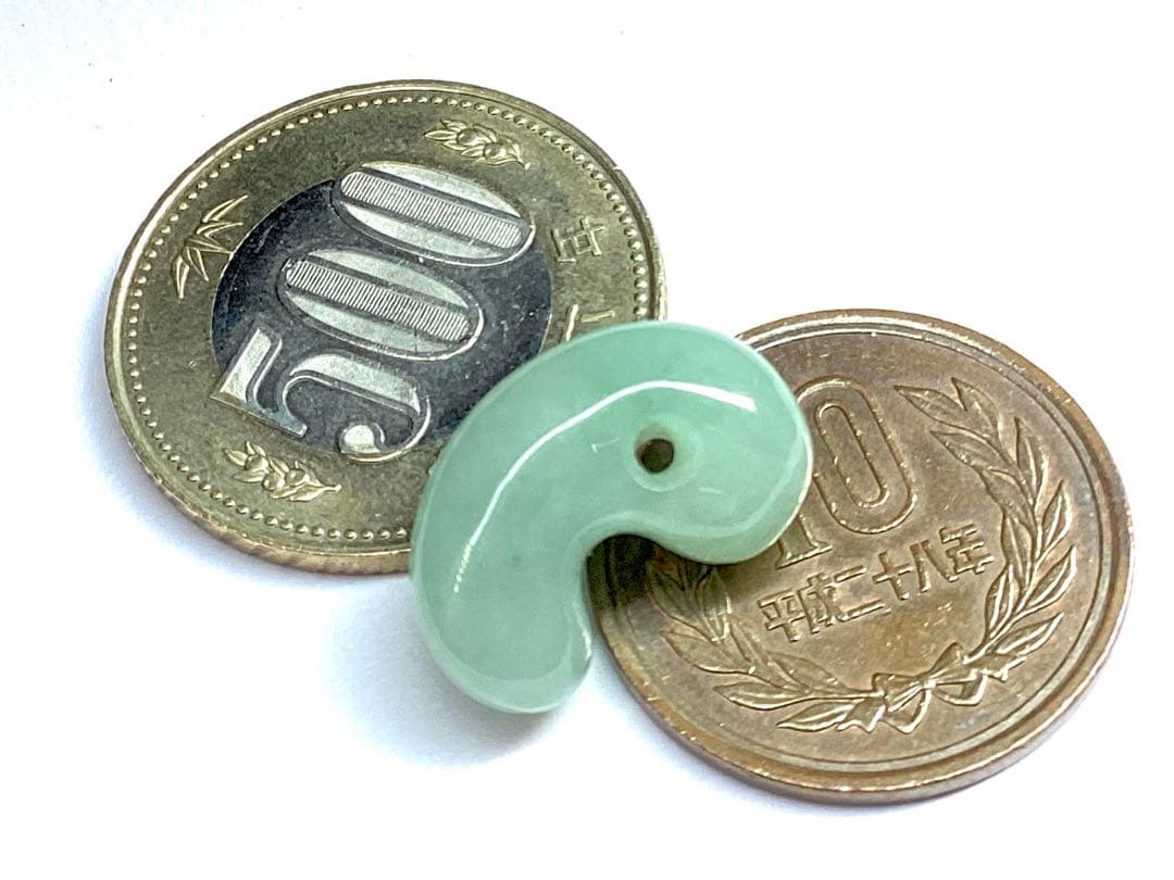 ✳味身良好‼️ 抜群‼️ 最高の透明感　糸魚川翡翠勾玉　本物の守護石を　鑑別書取品‼️