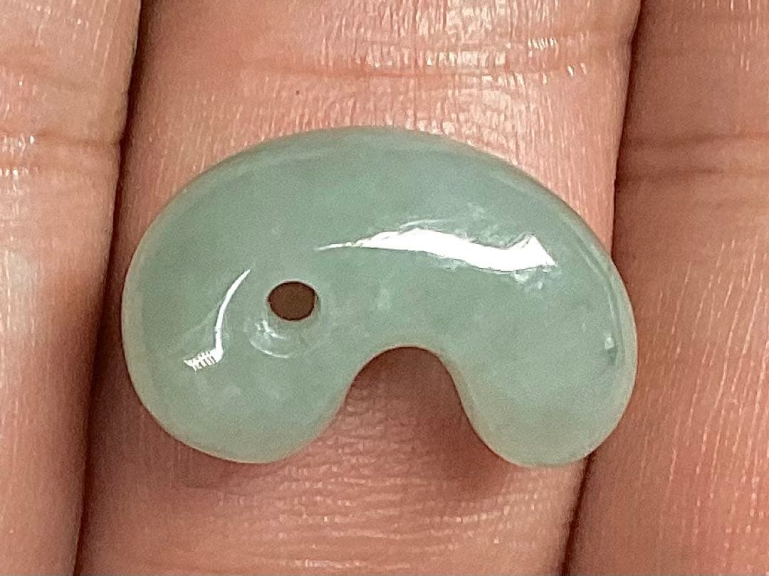 ✳味身良好‼️ 抜群‼️ 最高の透明感　糸魚川翡翠勾玉　本物の守護石を　鑑別書取品‼️