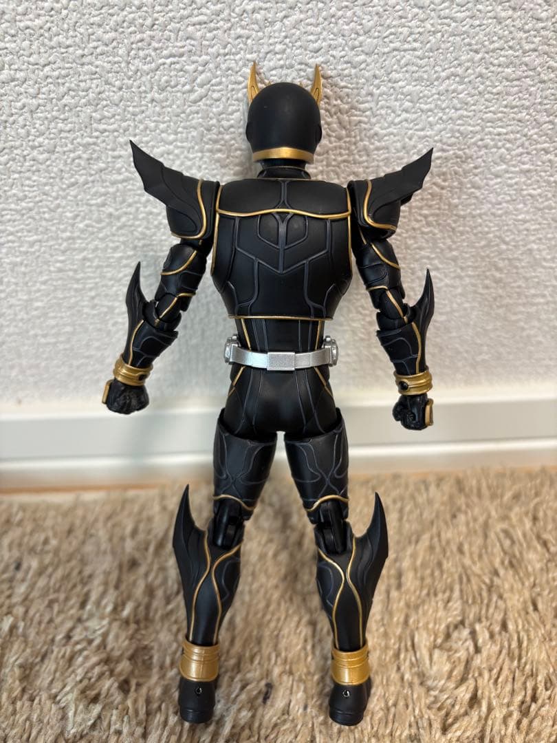 フィギュアーツ　真骨彫製法　仮面ライダークウガ　アルティメットフォーム