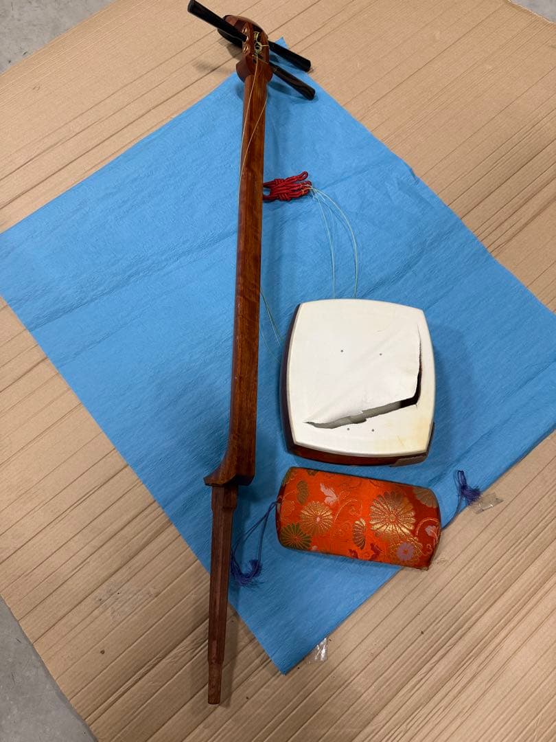 三味線 民謡用 中棹（8分8厘） 現状品／ケース・胴掛け付き