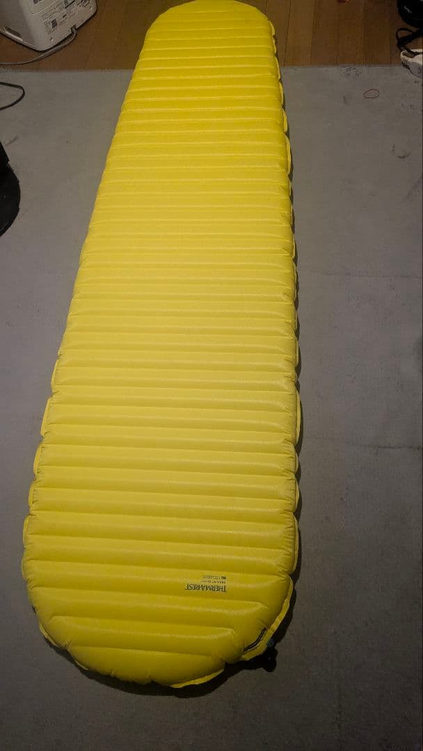 サーマレスト　ネオエアーＸライト　充電式エアポンプとセット