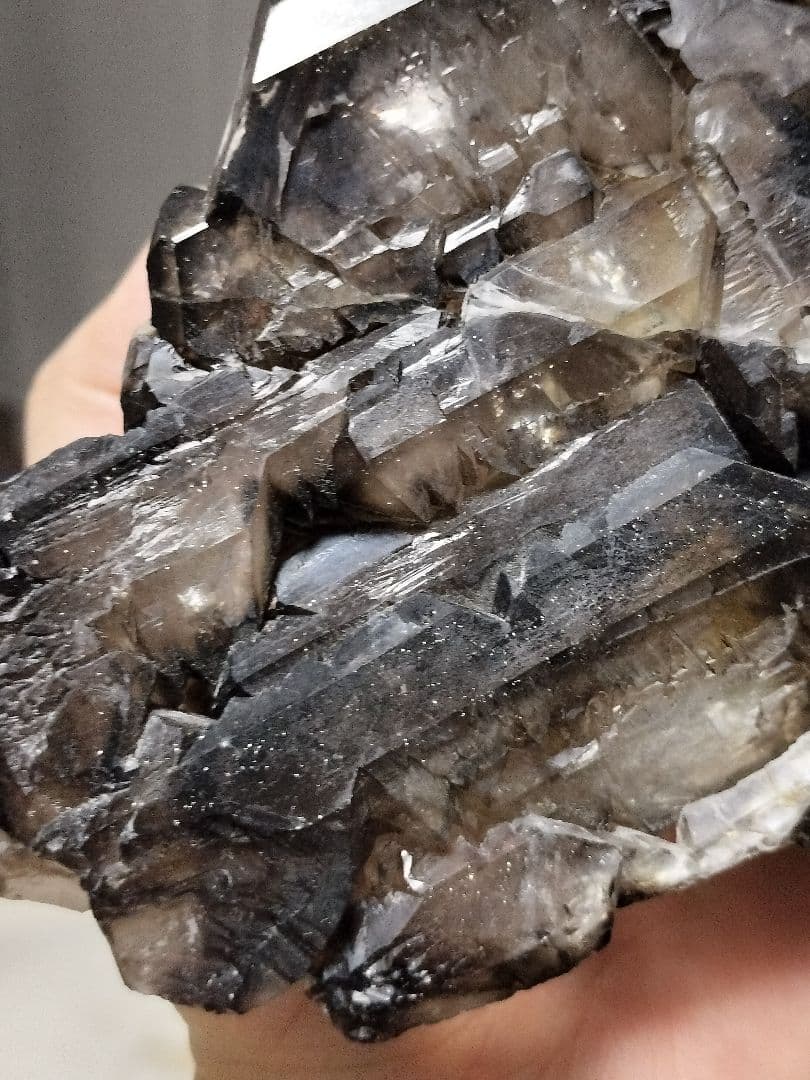 スモーキーエレスチャルクォーツ　金色のきらめき