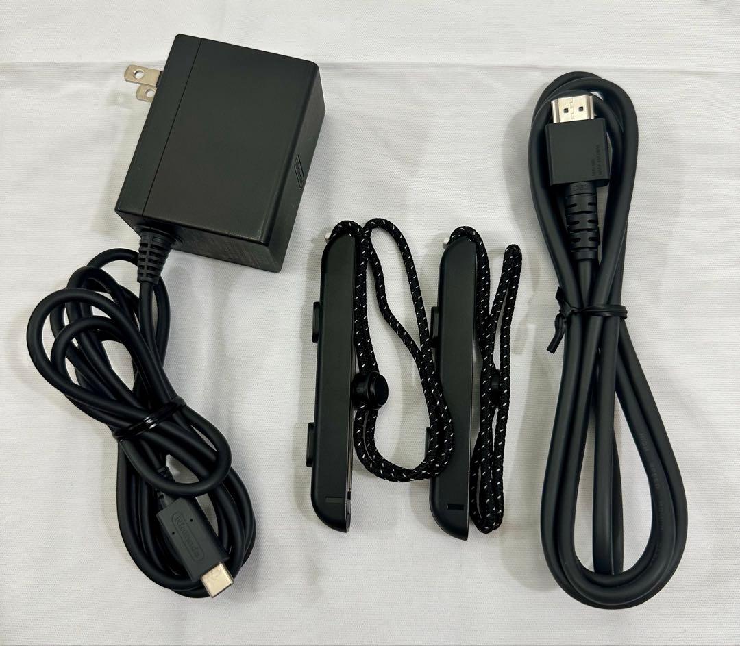 Switch 本体　有機ELモデル　ホワイト★ケース、カバー、保護フィルム付き