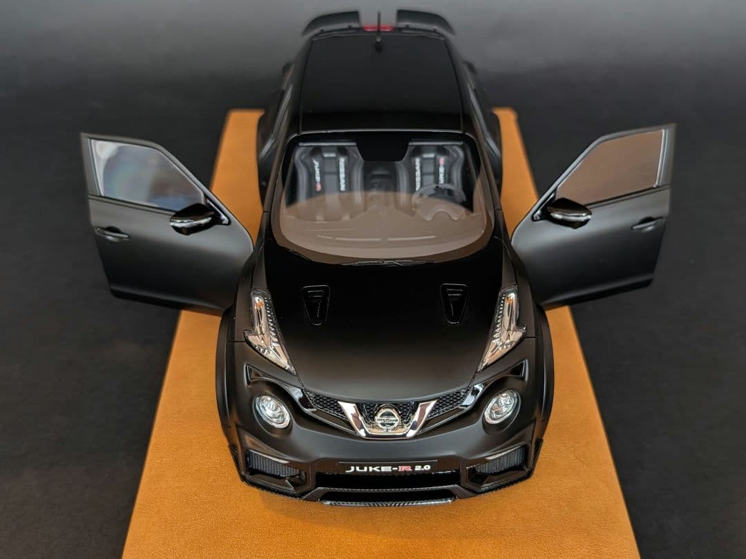オートアート 1/18 NISSAN JUKE-R 2.0 マットブラック