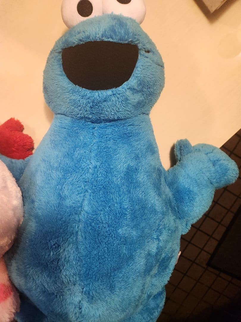 ユニバーサル・スタジオ・ジャパンのエルモクッキーモンスターモッピー缶バッチ三つ付