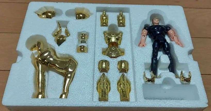 聖闘士星矢　　カプリコーン　　ゴールドクロス　シリーズ　まとめ買いお得かな？