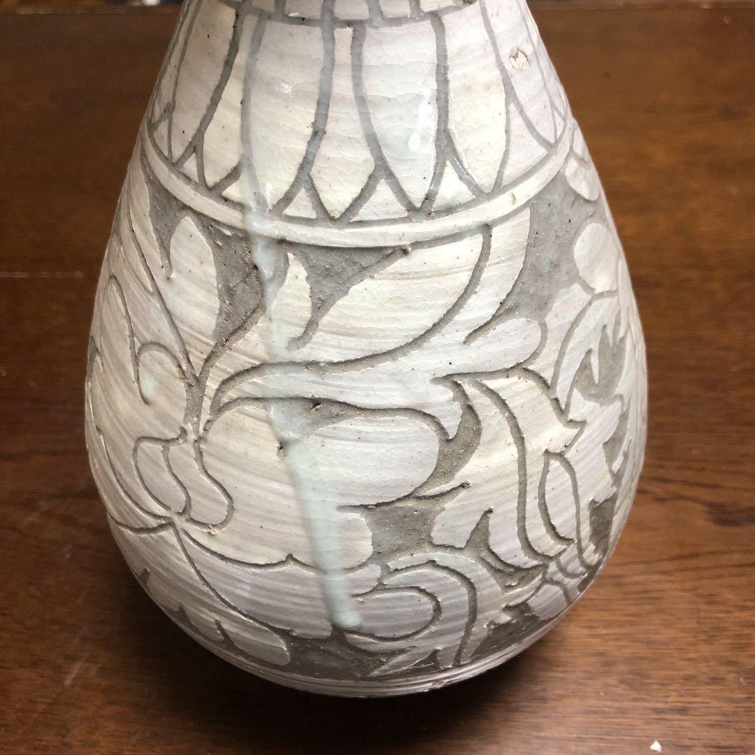 粉青沙牡丹文瓶（縁口金継）李朝写し