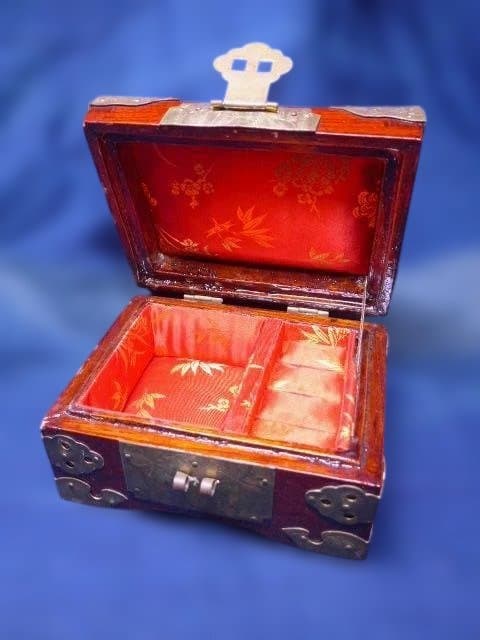 中国上海の伝統工芸　ジュエリーボックス　木製　ヴィンテージ　です