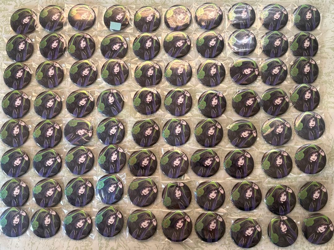 ツイステ リリア・ヴァンルージュ カプセル缶バッジ 式典服