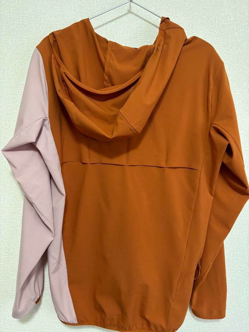 アークテリクス レディース フーディー ブラウン×ピンク 切り替えデザイン