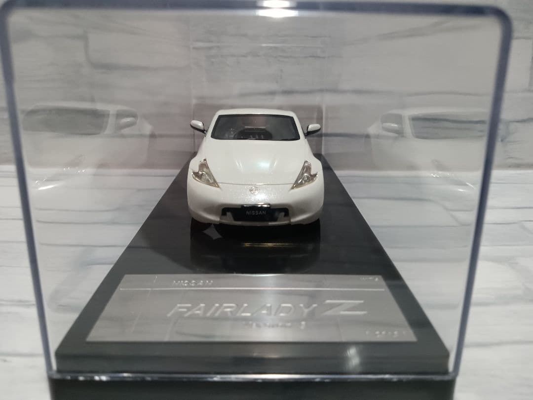 1/43　日産　フェアレディZ　Z34　ミニカー　ホワイトパール