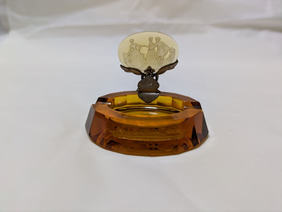 アンティーク琥珀色のガラス製灰皿
