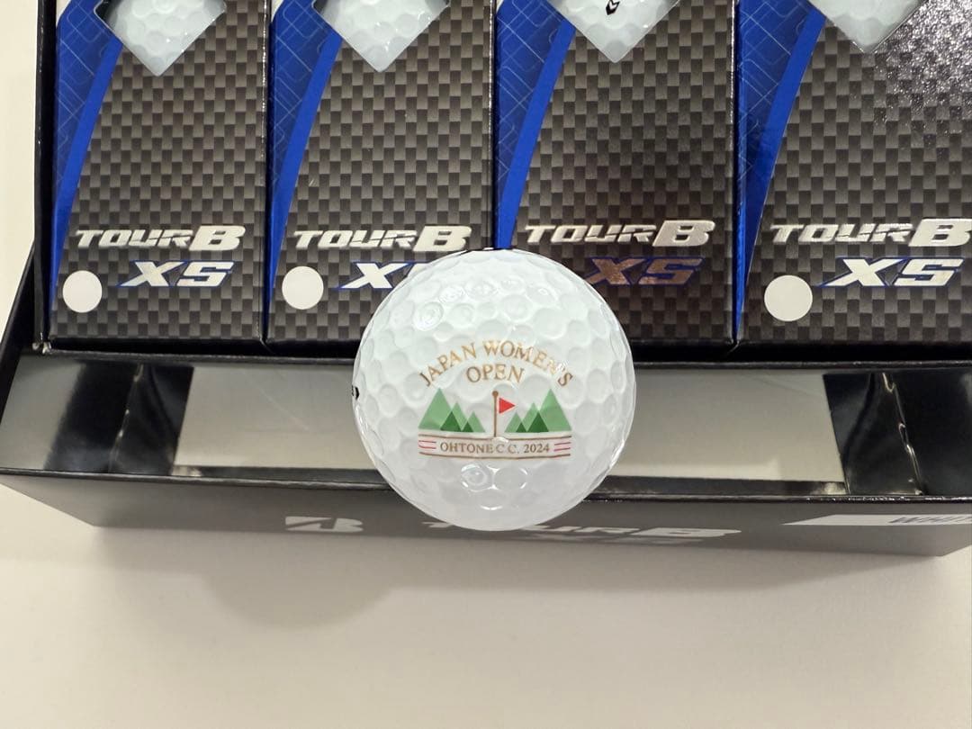 ブリヂストンTOUR B XS ゴルフボール2ダース新品、記念ロゴ入り限定品