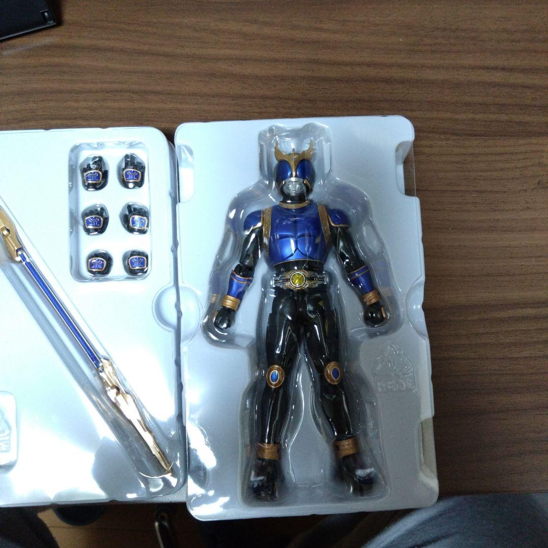 仮面ライダークウガ　真骨影フィギュアーツ　プレミアムバンダイ