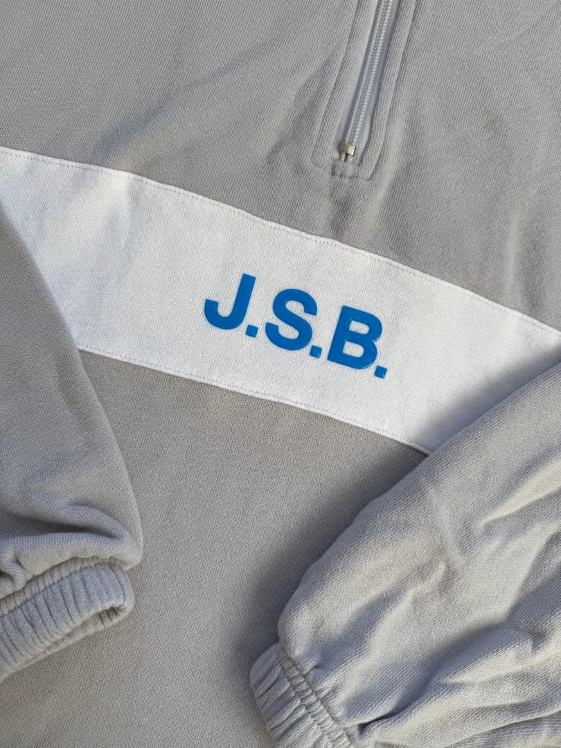 J.S.B. ジップアップフーディ グレー
