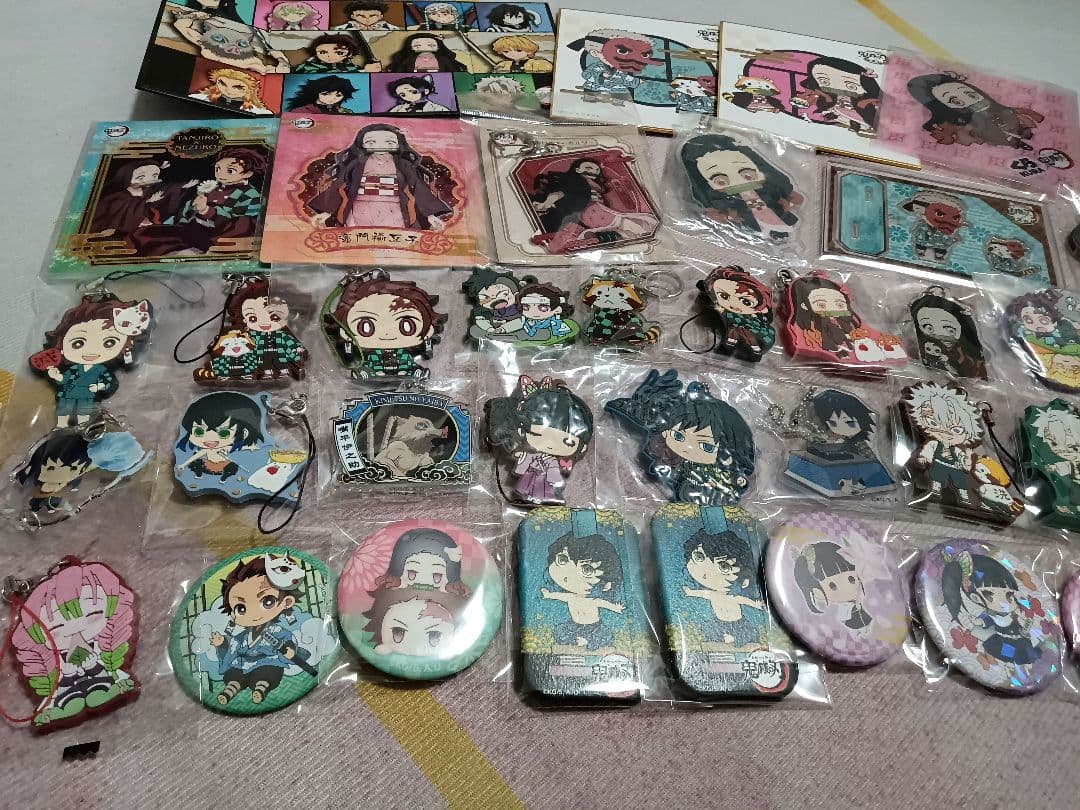 鬼滅の刃　缶バッチ　アクリルスタンド　色紙　アクキー　ラバスト　マグネット