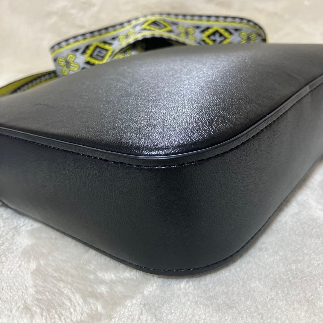 back number 幾何学模様ストラップ バッグ　ユニセックス　ブラック　黒