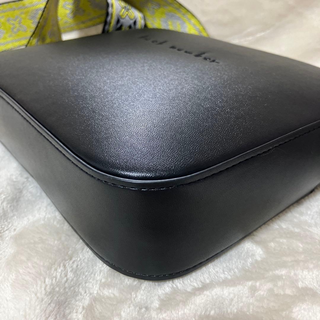 back number 幾何学模様ストラップ バッグ　ユニセックス　ブラック　黒