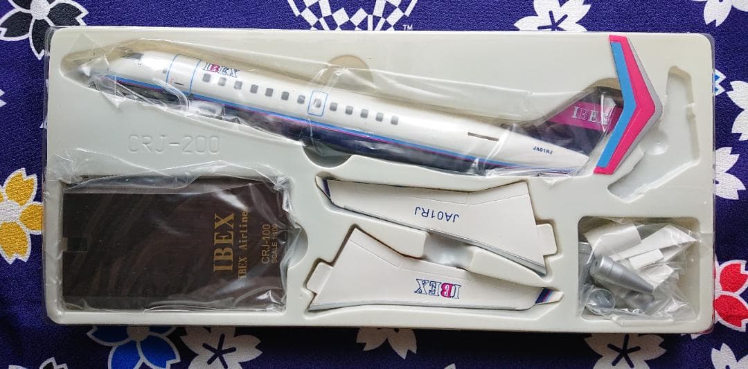 IBEXエアラインズ　ボンバルディア CRJ-100 1/100 モデルプレーン