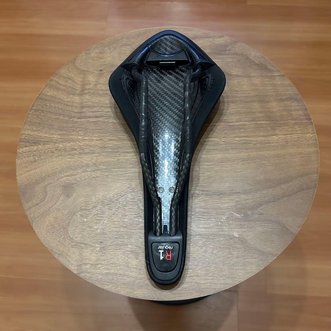 Fizik ARIONE R1 カーボンレールforスネーク レギュラーブラック