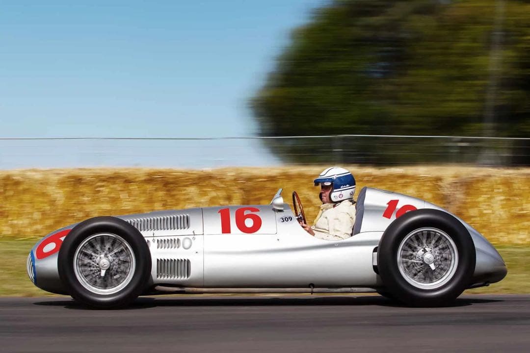 価格変更1/18 CMC メルセデス・ベンツW165 1939年 未展示品