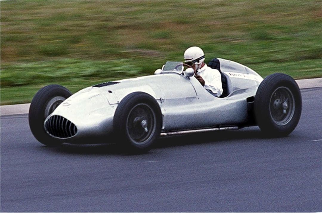 価格変更1/18 CMC メルセデス・ベンツW165 1939年 未展示品