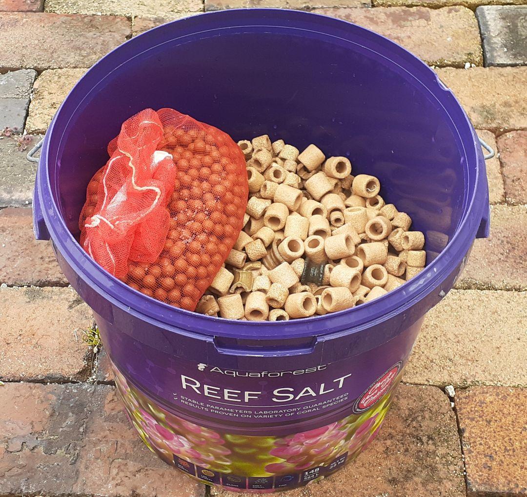 D*4様 ろ過槽 3層　塩ビ ウールボックス付き ろ材付き　中古