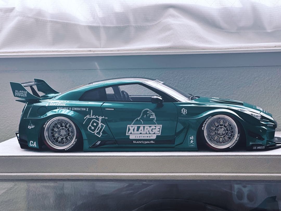 Make up LBWK X-LARGE GT-R ミニカー 1/18