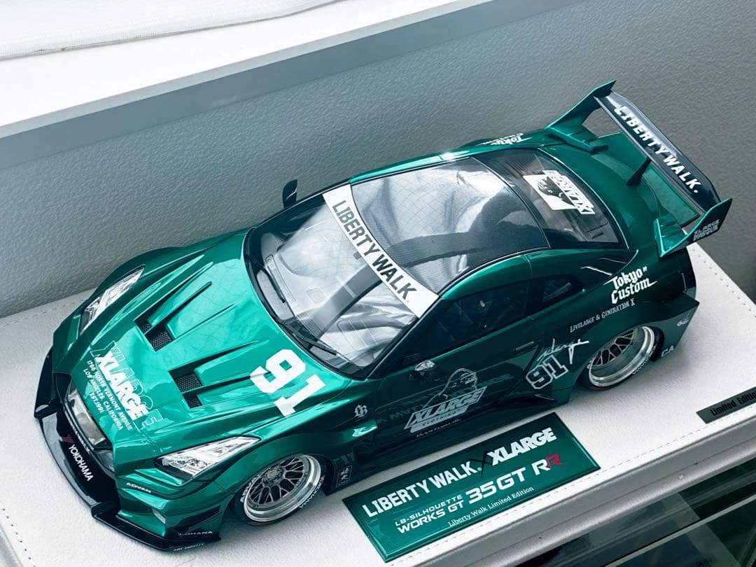 Make up LBWK X-LARGE GT-R ミニカー 1/18