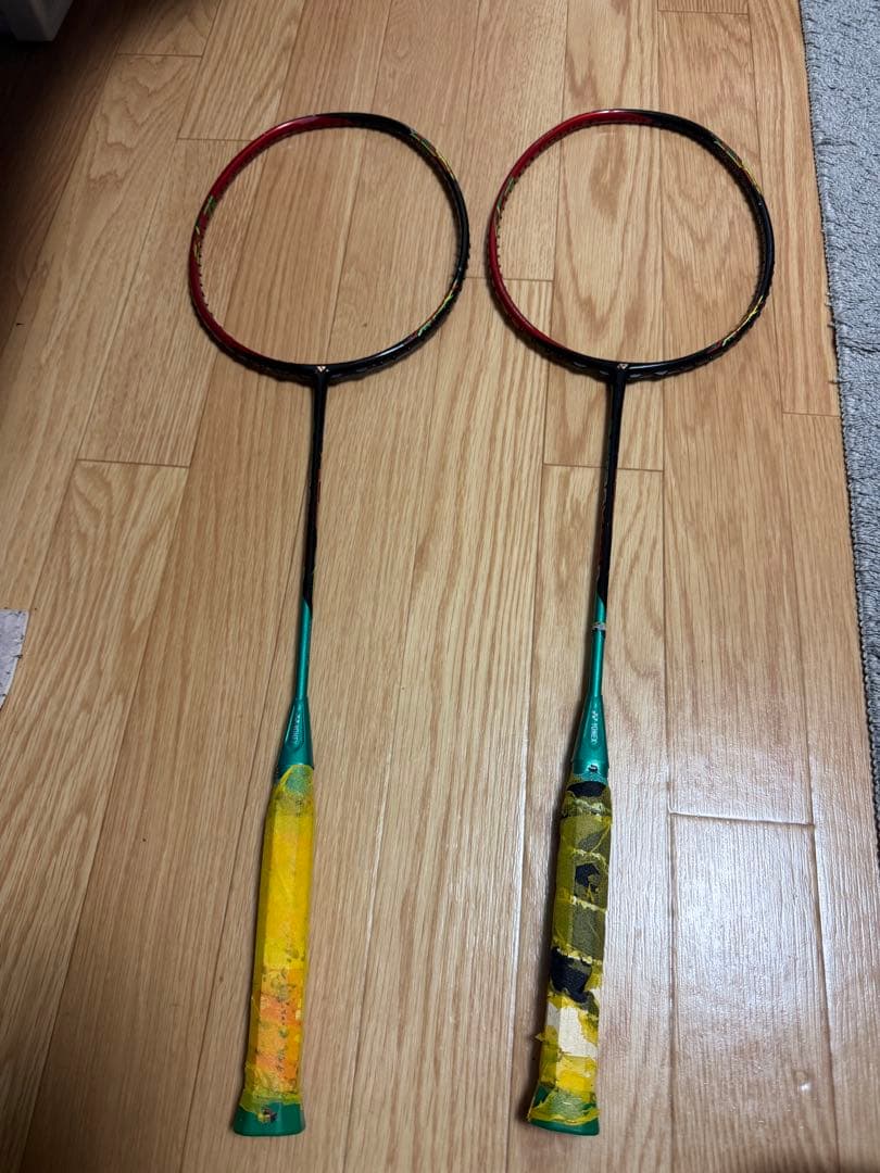 YONEX1アストロクス88d4u5バドミントンラケット 2本セット（即購入可）
