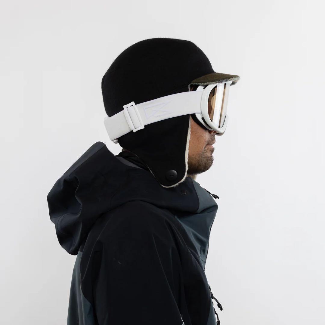 25/26’ REVOLT SUPER LIGHT FRAME White 新品