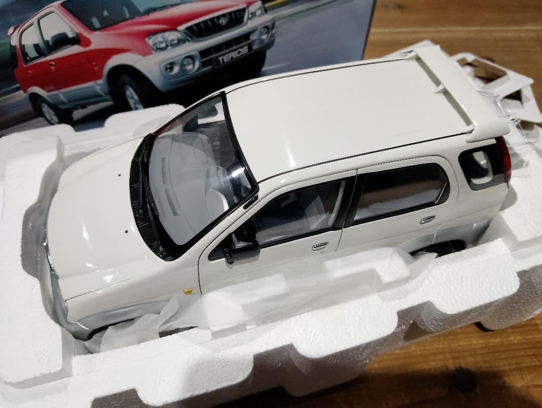 1/18 トヨタ　テリオス　ディーラー品　ミニカー　ホワイト　テリオスキッド
