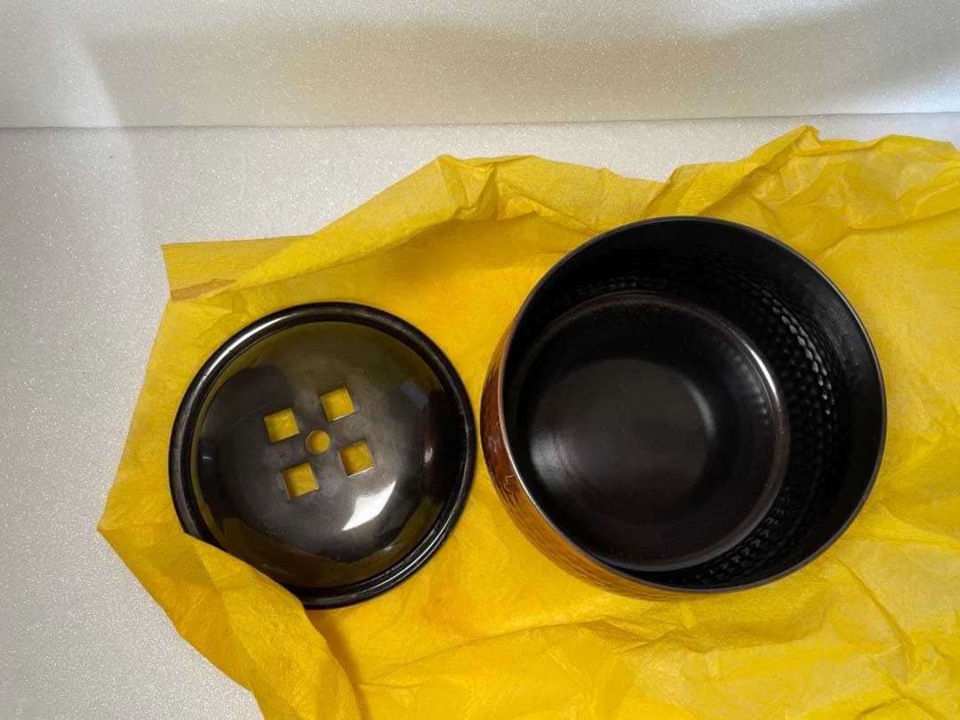 銅製茶器 四角い穴の蓋付き 皿5枚付き