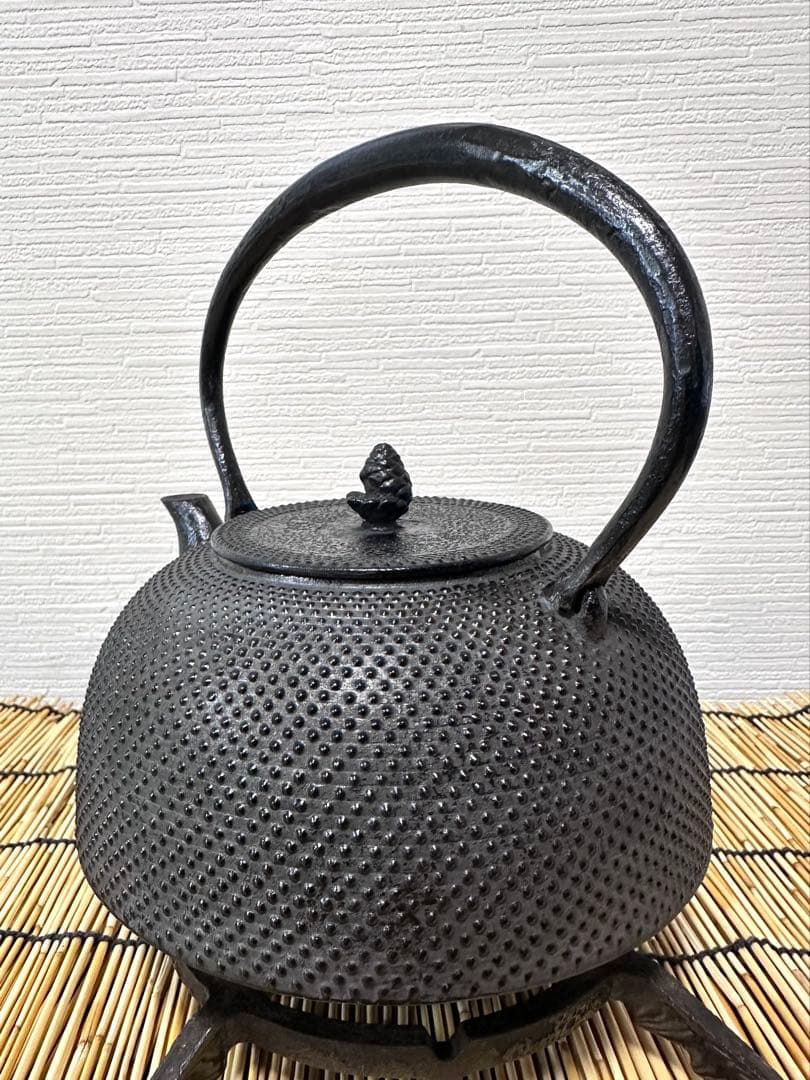 未使用相当、長期保管品、栞付 南部盛栄堂造１５型アラレ 鉄瓶 南部鉄瓶 南部鉄器