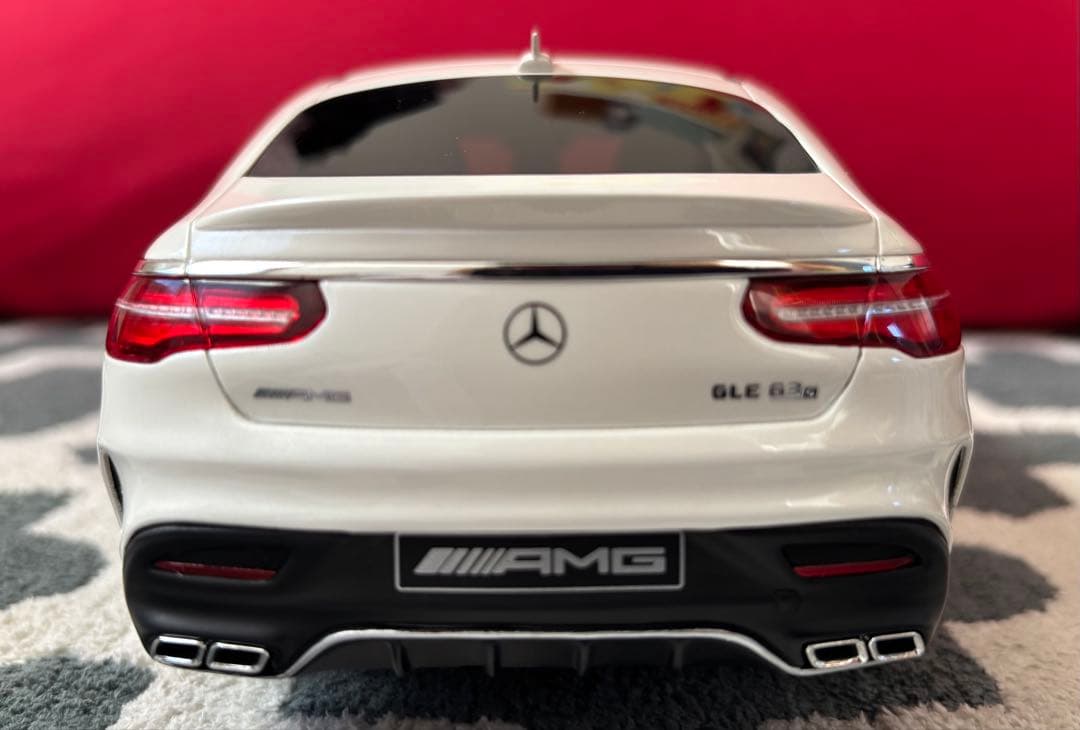 【限定品】1/18 メルセデス AMG GLE 63 S Coupe ミニカー