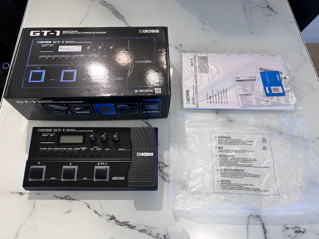 完品　使用新品購入から1年　BOSS GT-1 ギターエフェクター