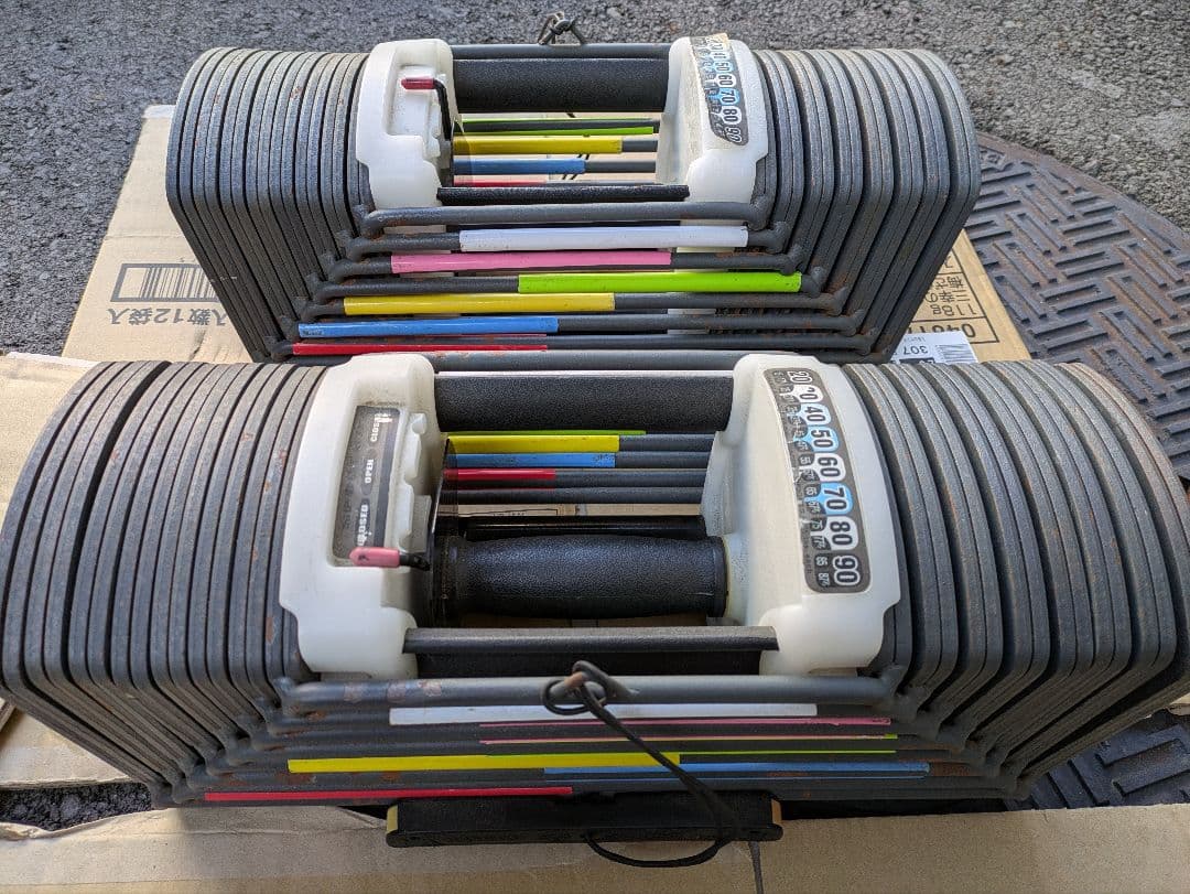 ① 可変式ダンベル　40キロ✖︎2